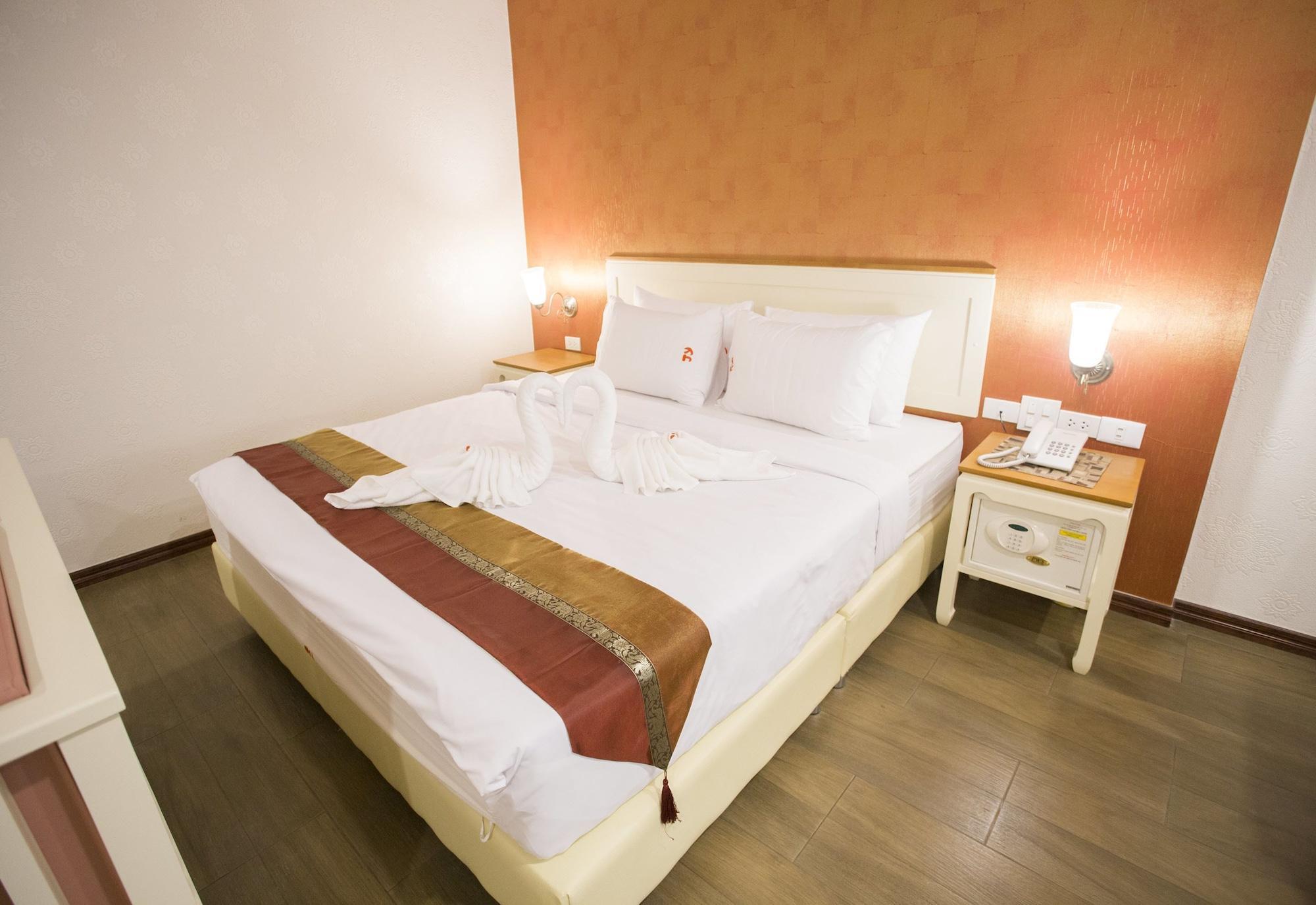 J&Y Hotel Latphrao 35 Банкок Екстериор снимка