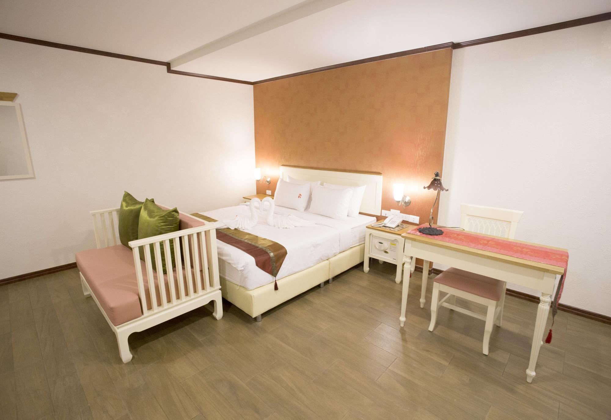 J&Y Hotel Latphrao 35 Банкок Екстериор снимка