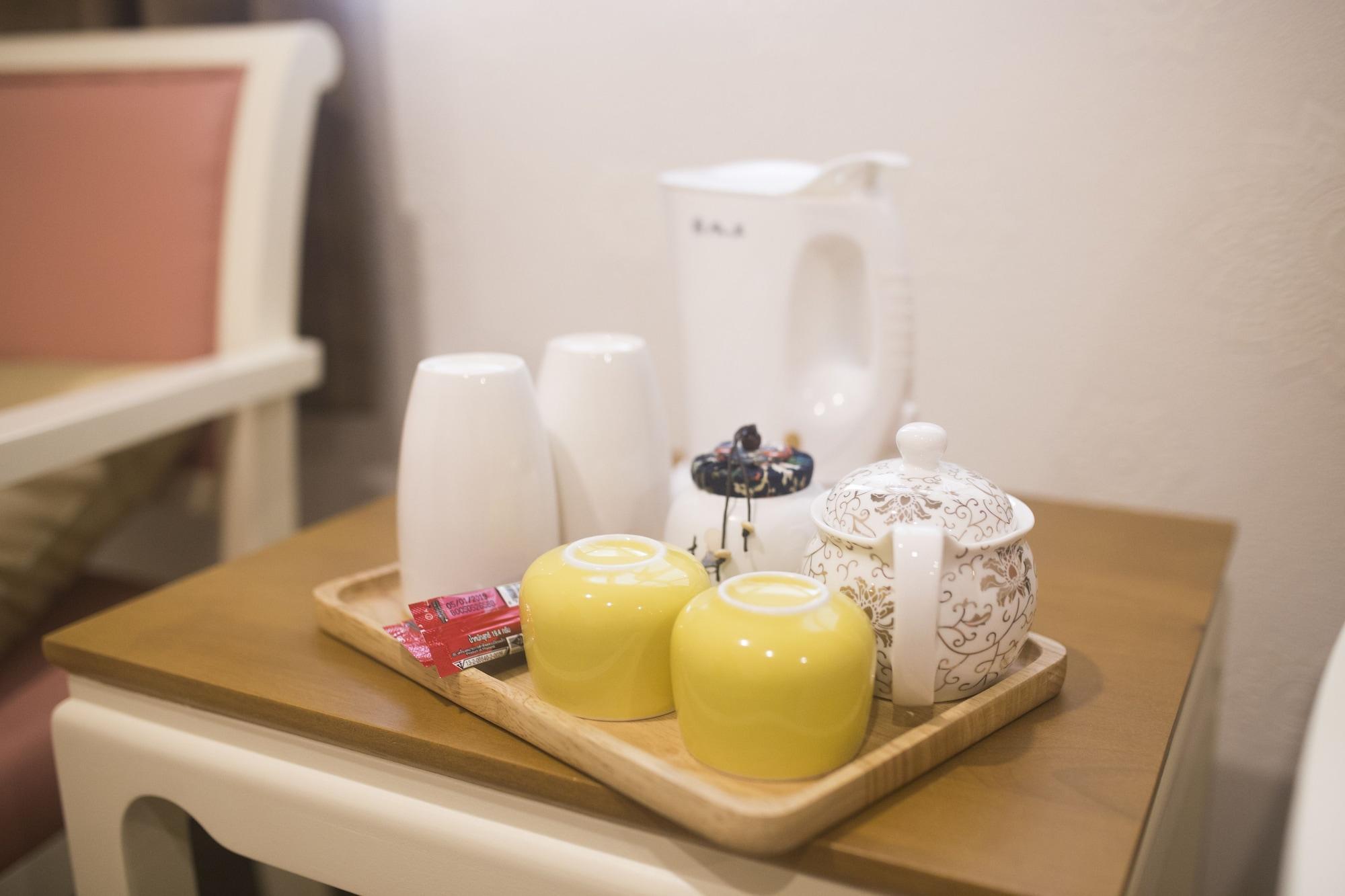 J&Y Hotel Latphrao 35 Банкок Екстериор снимка