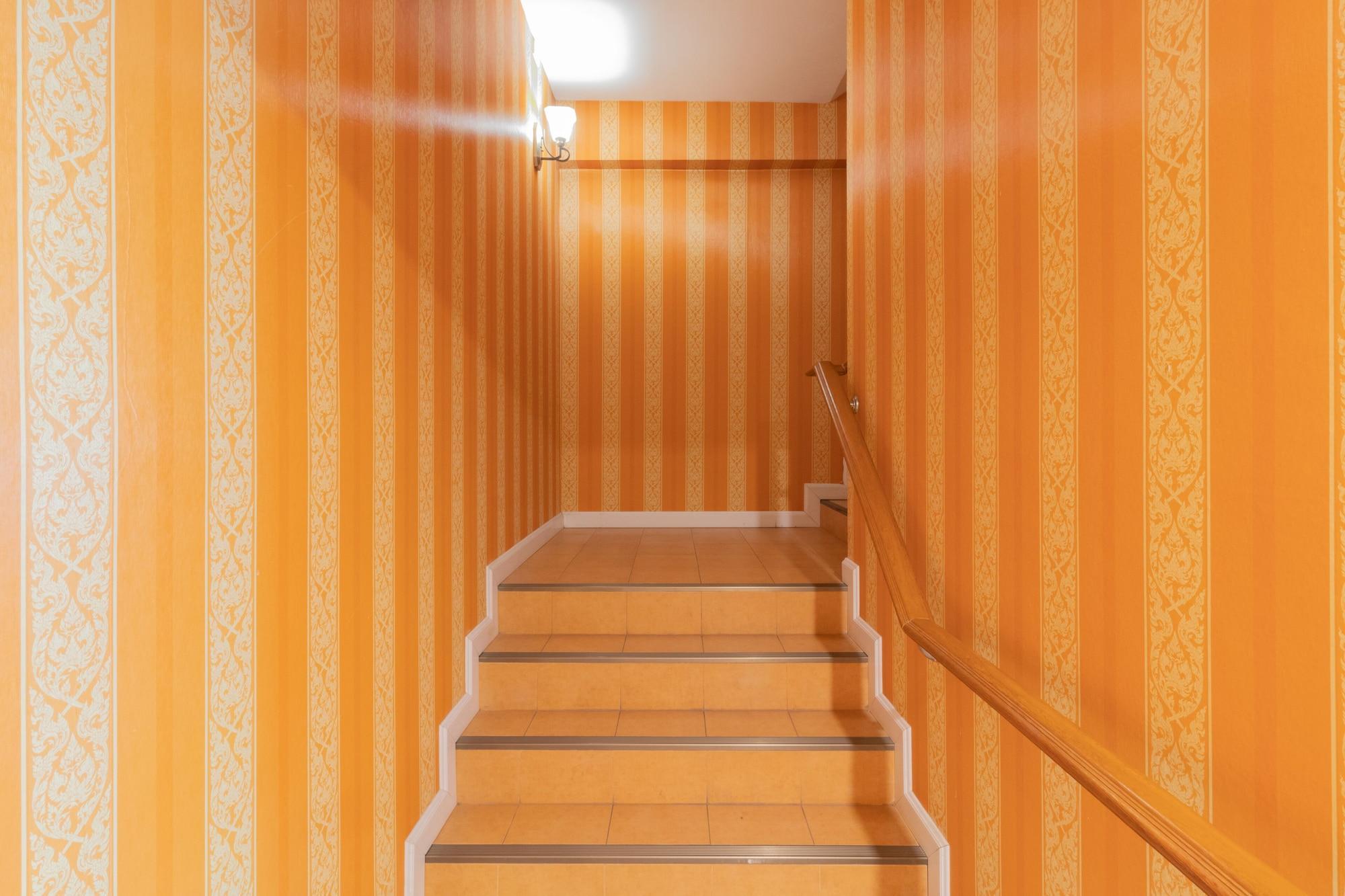 J&Y Hotel Latphrao 35 Банкок Екстериор снимка