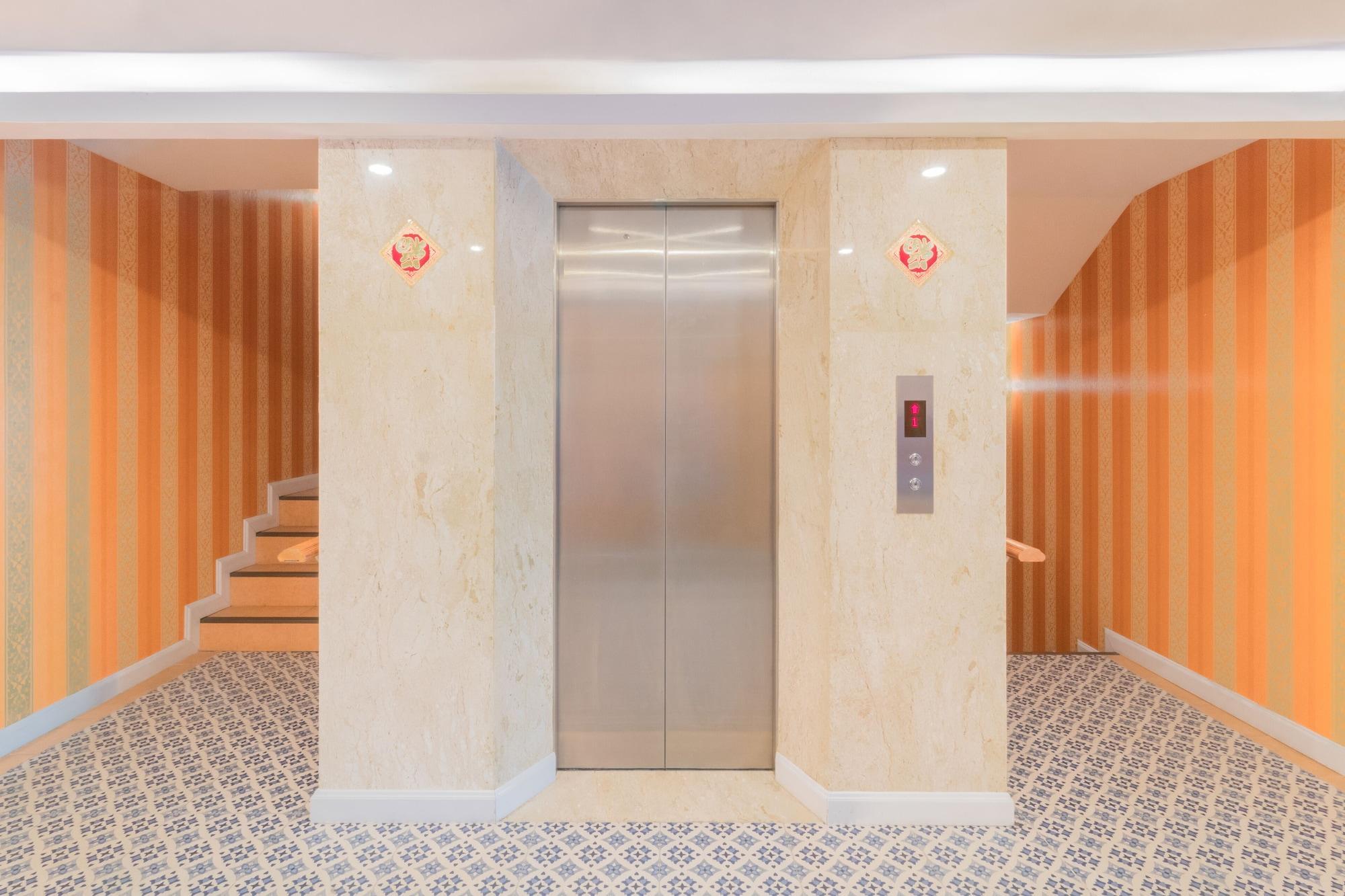 J&Y Hotel Latphrao 35 Банкок Екстериор снимка