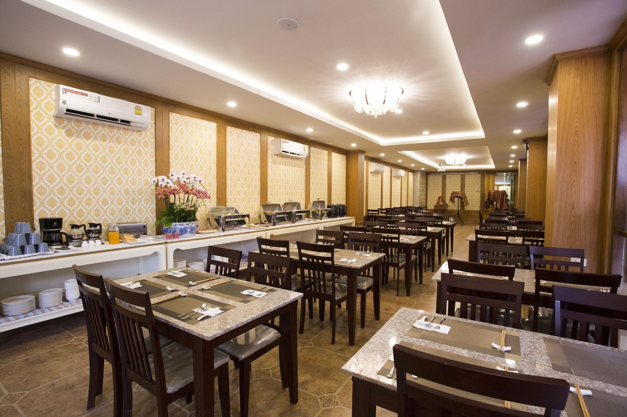 J&Y Hotel Latphrao 35 Банкок Екстериор снимка