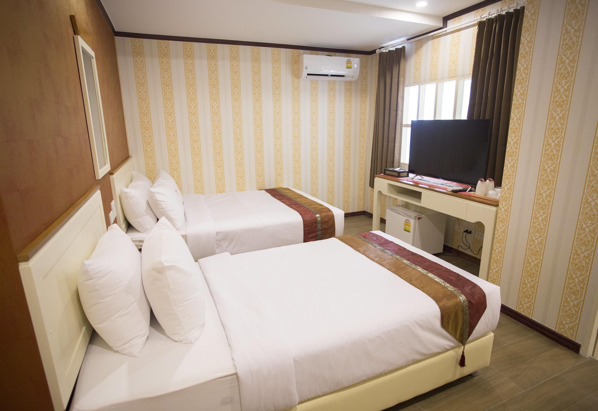 J&Y Hotel Latphrao 35 Банкок Екстериор снимка