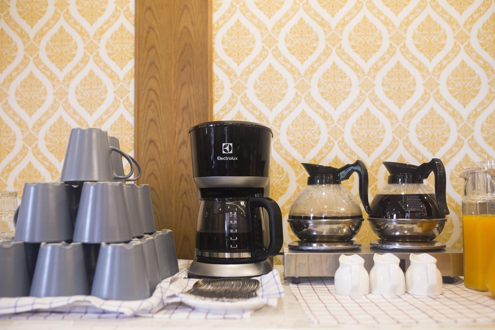J&Y Hotel Latphrao 35 Банкок Екстериор снимка
