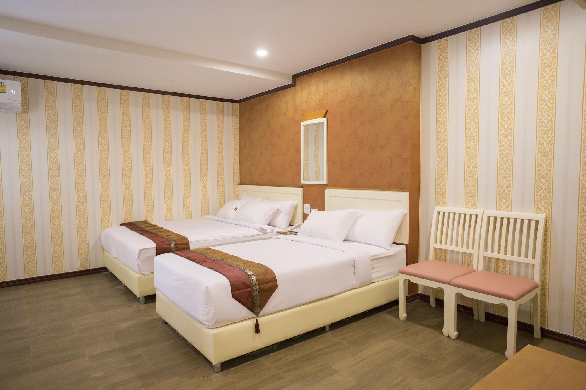 J&Y Hotel Latphrao 35 Банкок Екстериор снимка