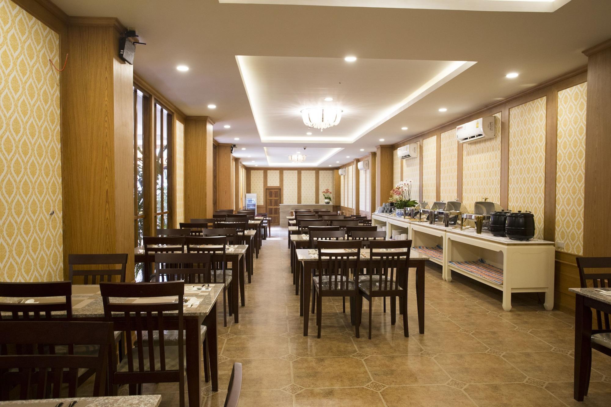 J&Y Hotel Latphrao 35 Банкок Екстериор снимка