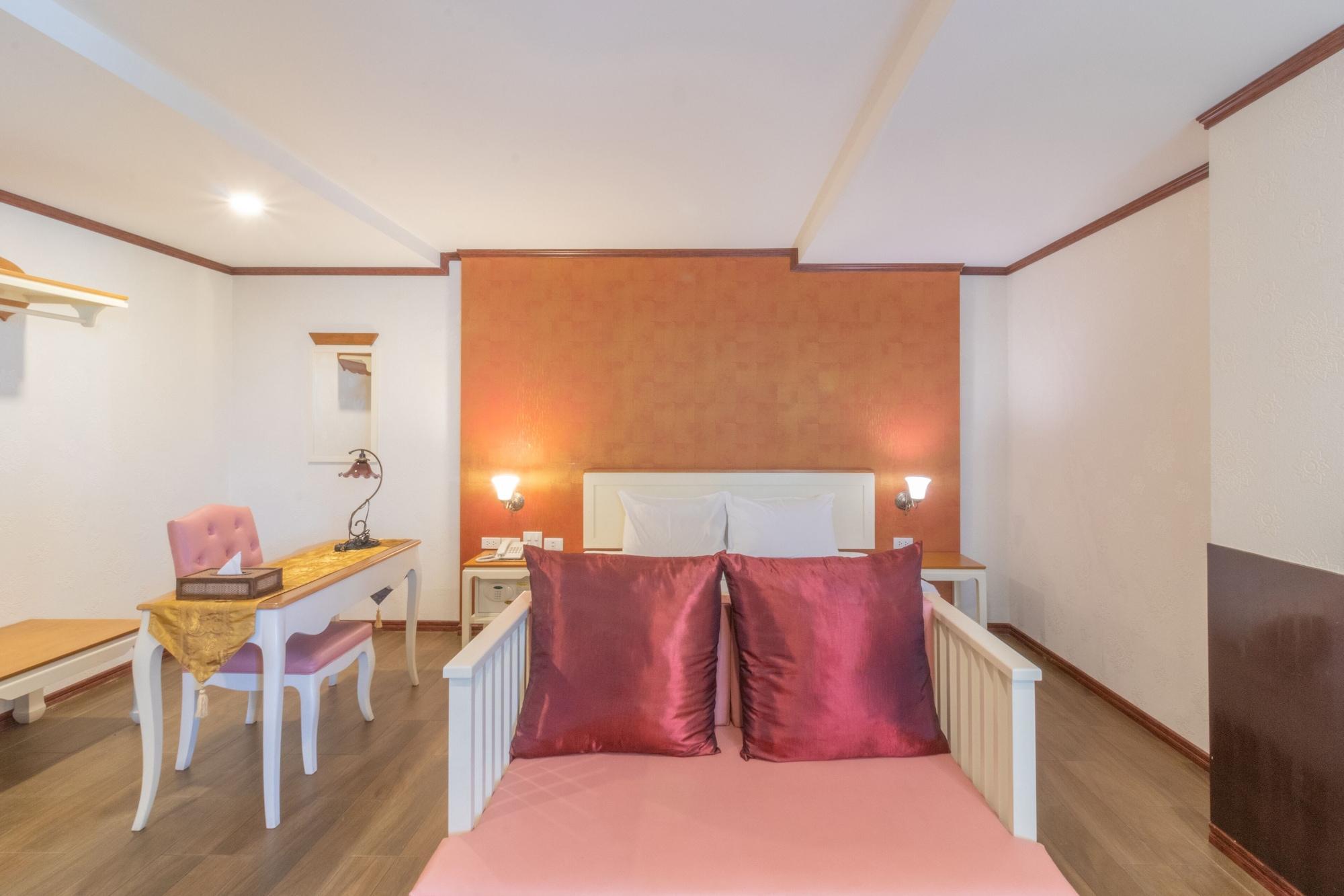 J&Y Hotel Latphrao 35 Банкок Екстериор снимка