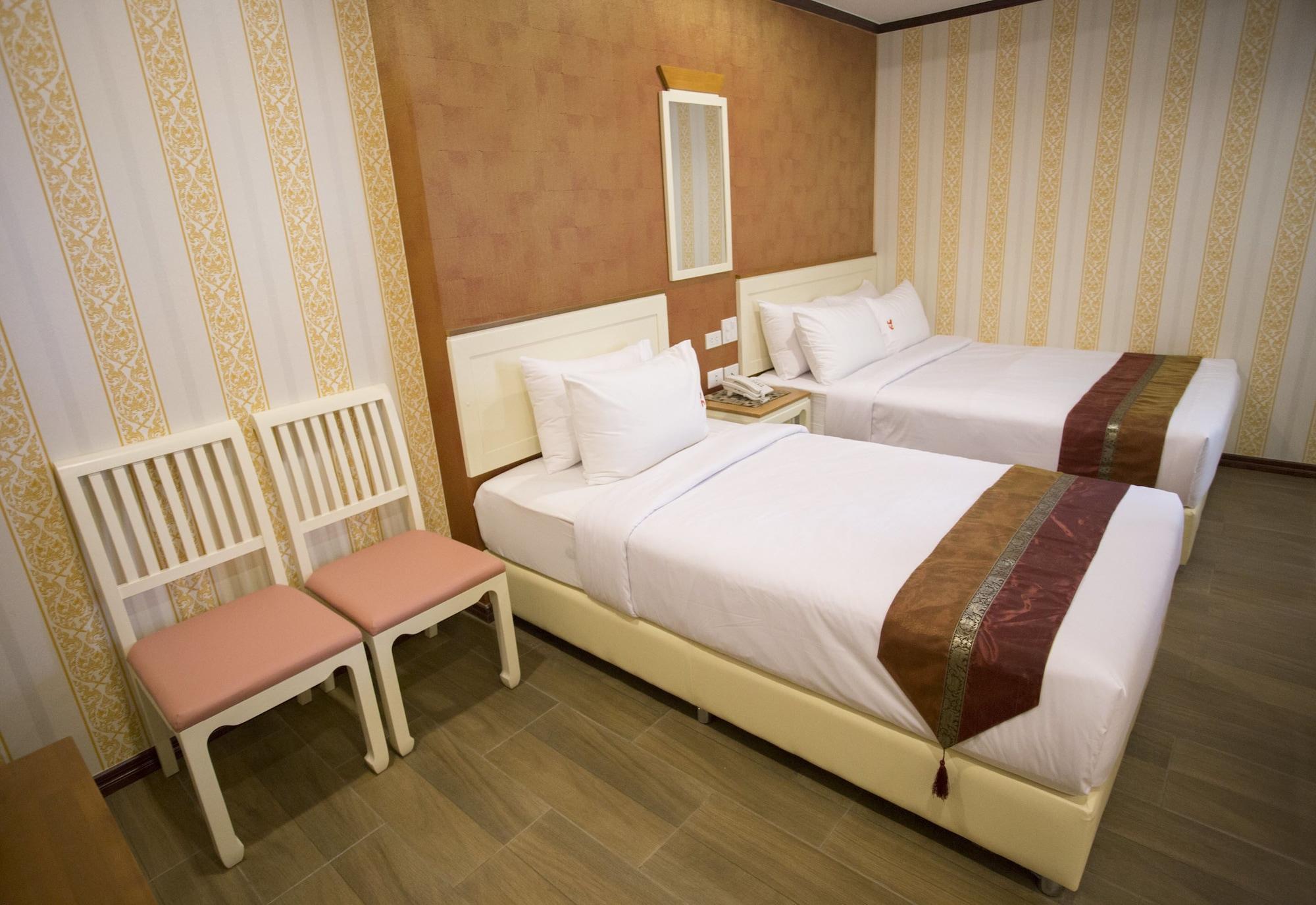 J&Y Hotel Latphrao 35 Банкок Екстериор снимка
