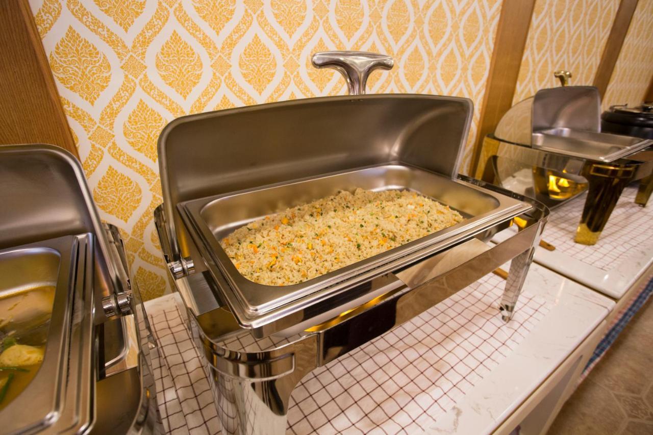 J&Y Hotel Latphrao 35 Банкок Екстериор снимка