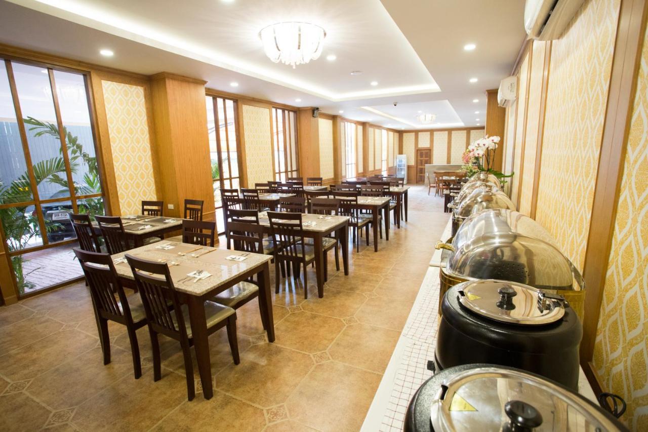 J&Y Hotel Latphrao 35 Банкок Екстериор снимка