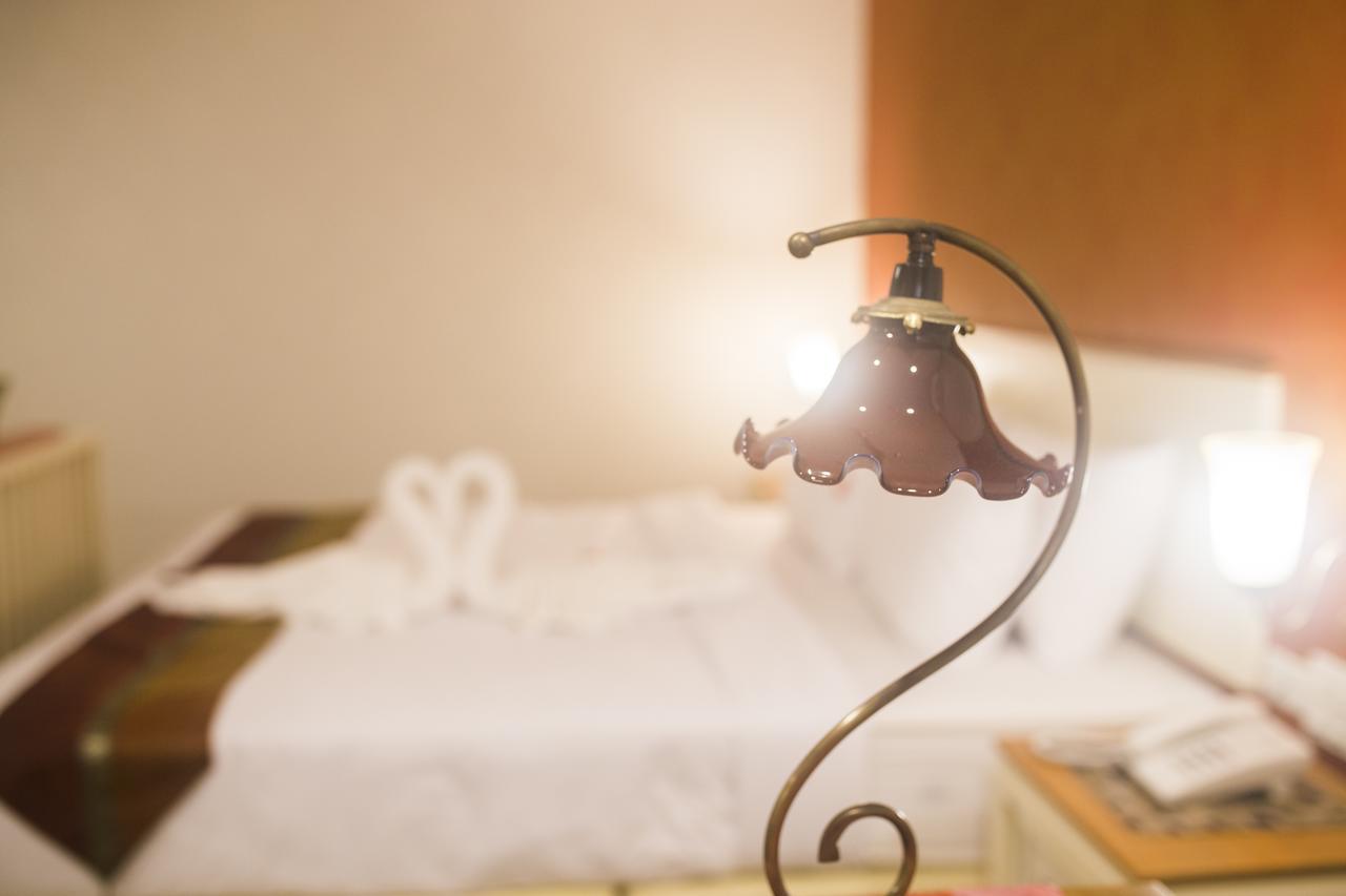 J&Y Hotel Latphrao 35 Банкок Екстериор снимка