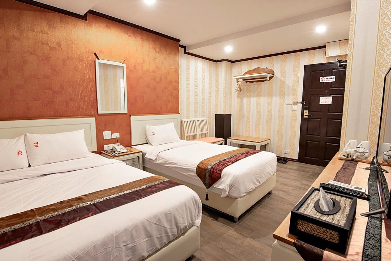 J&Y Hotel Latphrao 35 Банкок Екстериор снимка