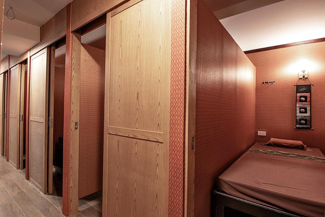 J&Y Hotel Latphrao 35 Банкок Екстериор снимка