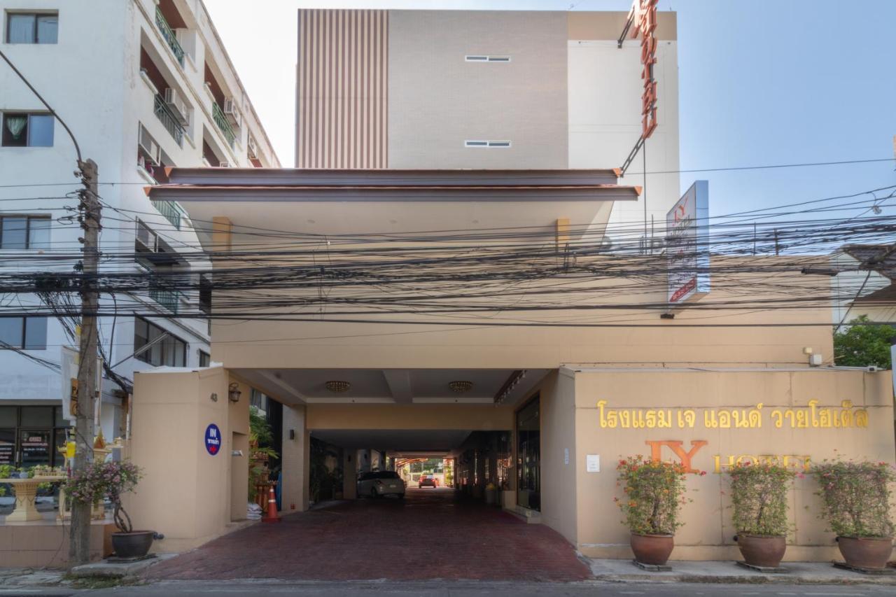 J&Y Hotel Latphrao 35 Банкок Екстериор снимка