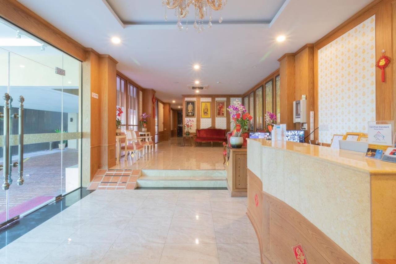 J&Y Hotel Latphrao 35 Банкок Екстериор снимка