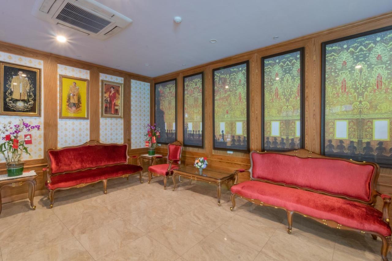 J&Y Hotel Latphrao 35 Банкок Екстериор снимка