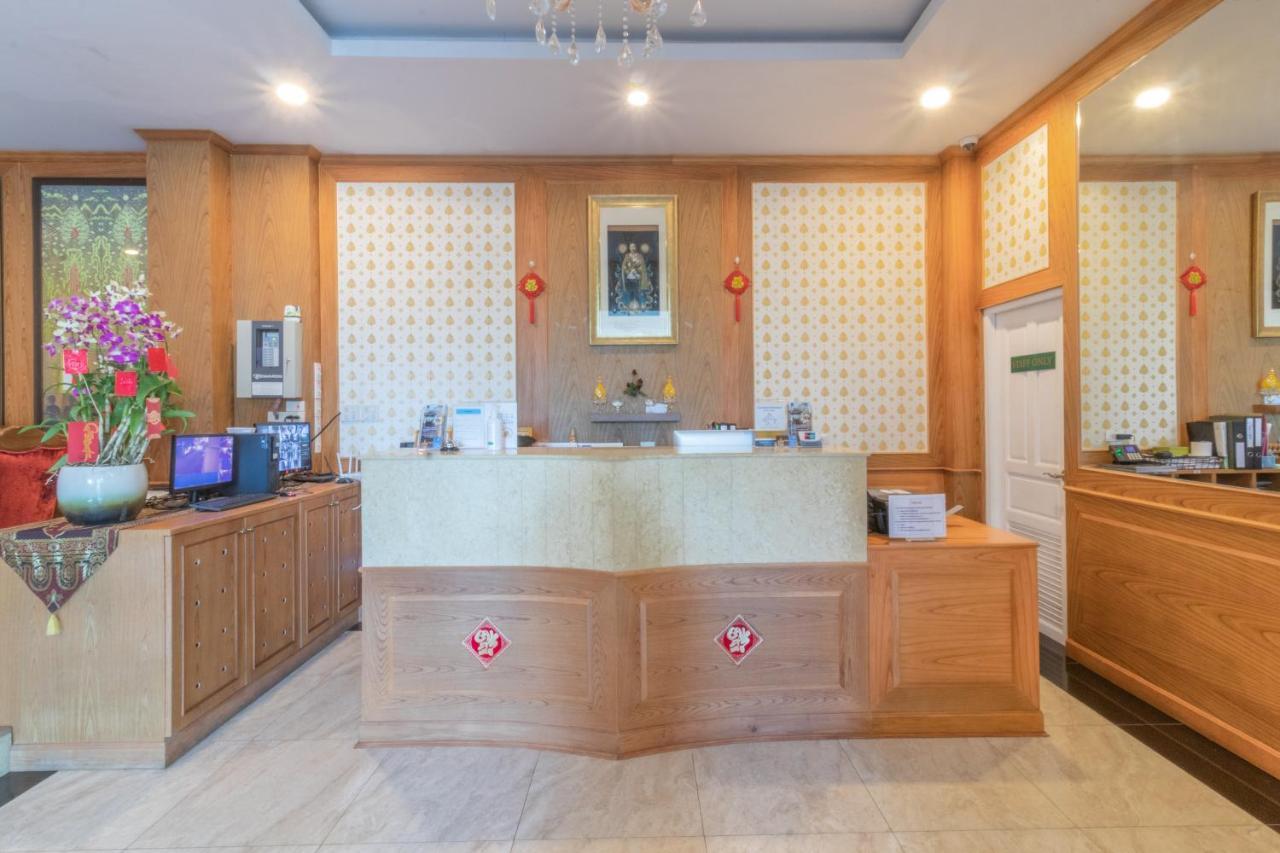 J&Y Hotel Latphrao 35 Банкок Екстериор снимка